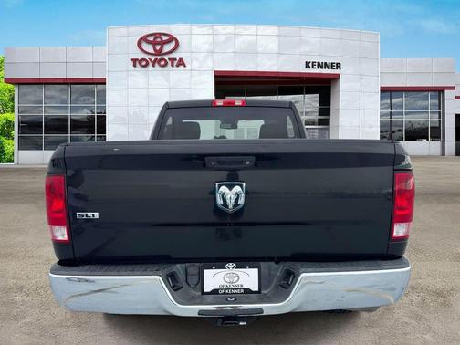 Brilliant Black Crystal Pearlcoat 2018 RAM 1500 SLT