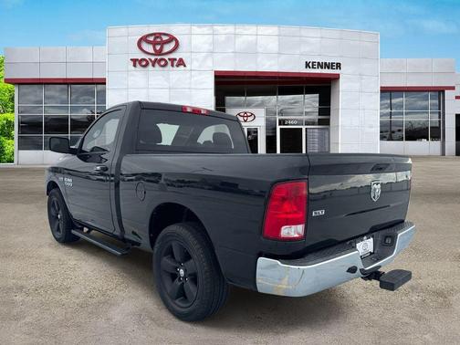Brilliant Black Crystal Pearlcoat 2018 RAM 1500 SLT