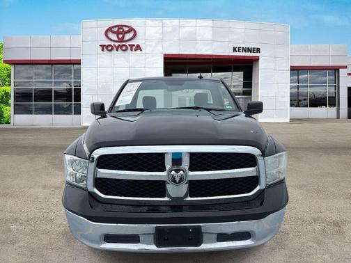 Brilliant Black Crystal Pearlcoat 2018 RAM 1500 SLT