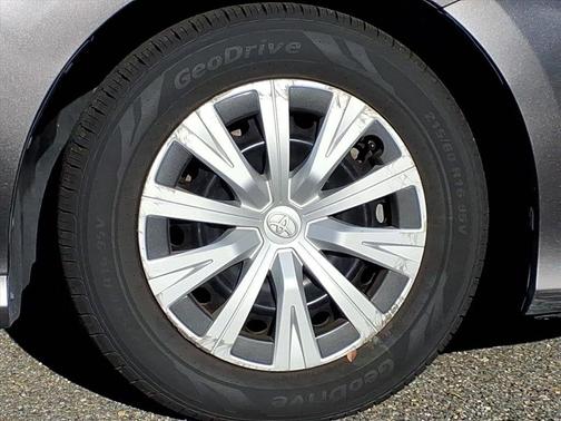 2021 Toyota Camry Hybrid LE