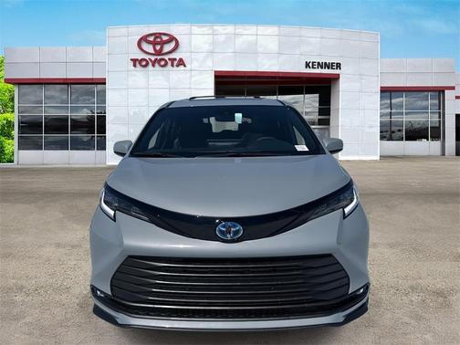 2025 Toyota Sienna Woodland Edition