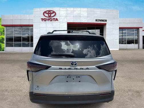 2025 Toyota Sienna LE