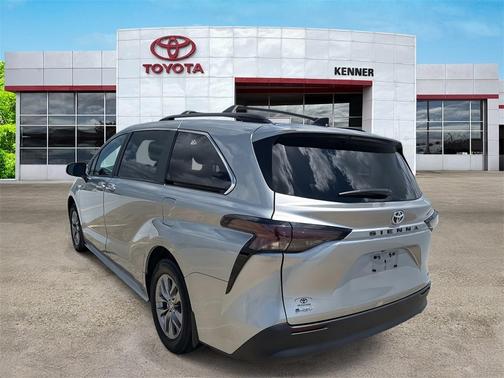 2025 Toyota Sienna LE