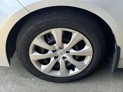 Classic Silver Metallic 2024 Toyota Corolla LE