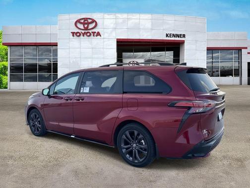 2025 Toyota Sienna XSE 7 Passenger