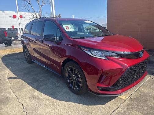 2025 Toyota Sienna XSE 7 Passenger