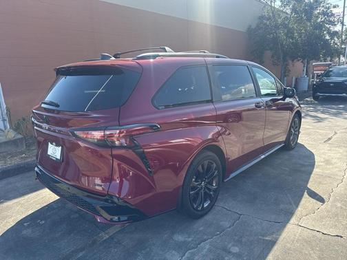2025 Toyota Sienna XSE 7 Passenger