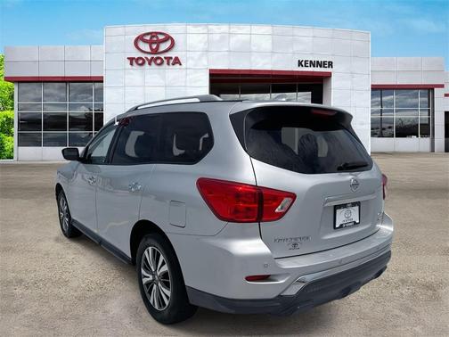 2020 Nissan Pathfinder SV