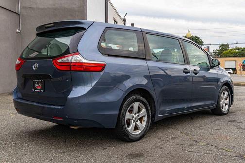 2017 Toyota Sienna SE