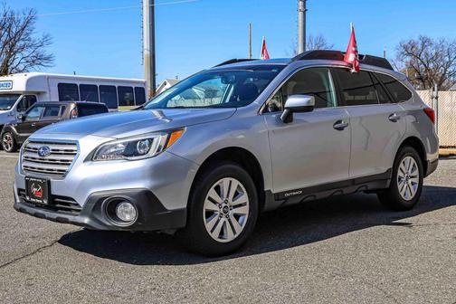 Ice Silver Metallic 2017 Subaru Outback 2.5i Premium