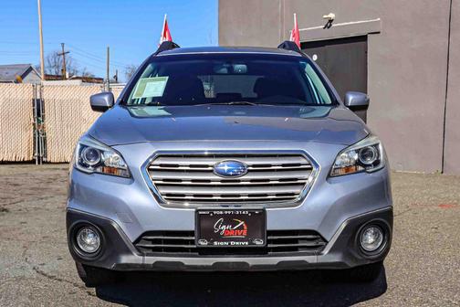 Ice Silver Metallic 2017 Subaru Outback 2.5i Premium