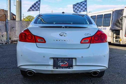 Moonlight White 2013 INFINITI G37x Base