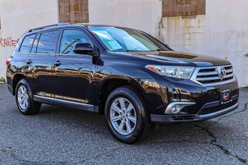 Black 2012 Toyota Highlander SE