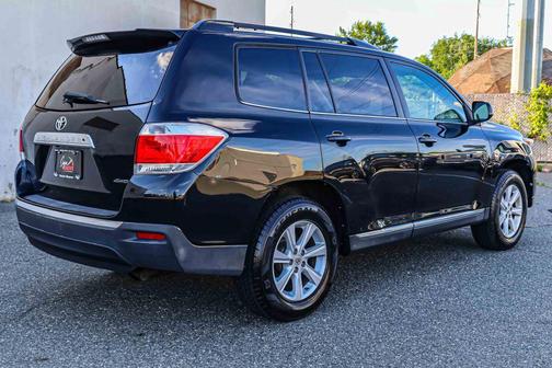 Black 2012 Toyota Highlander SE