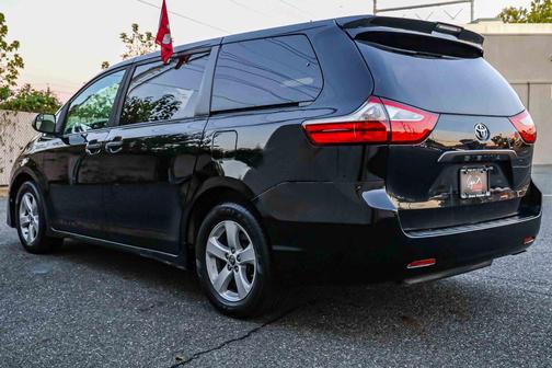 2019 Toyota Sienna SE