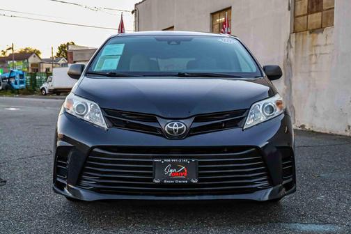 2019 Toyota Sienna SE