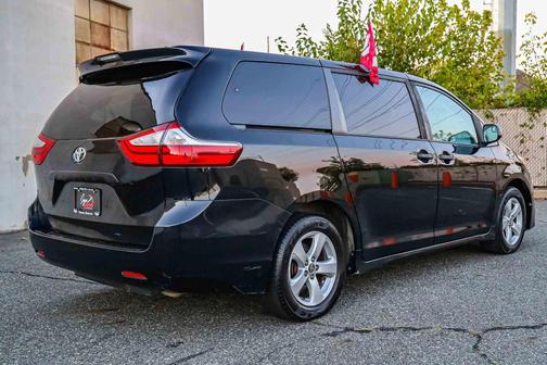 2019 Toyota Sienna SE