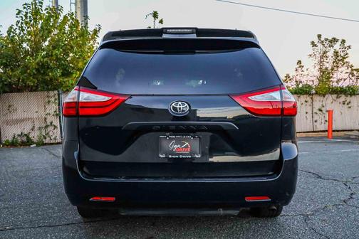 2019 Toyota Sienna SE