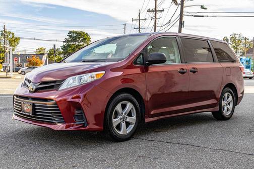 2019 Toyota Sienna SE