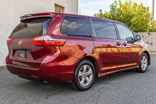 2019 Toyota Sienna SE