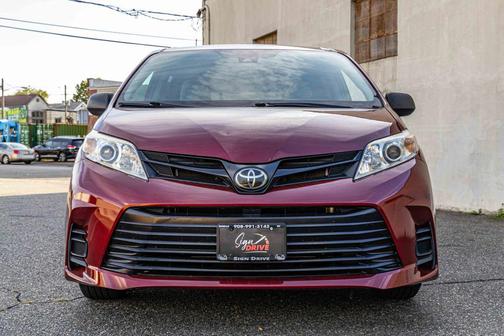 2019 Toyota Sienna SE