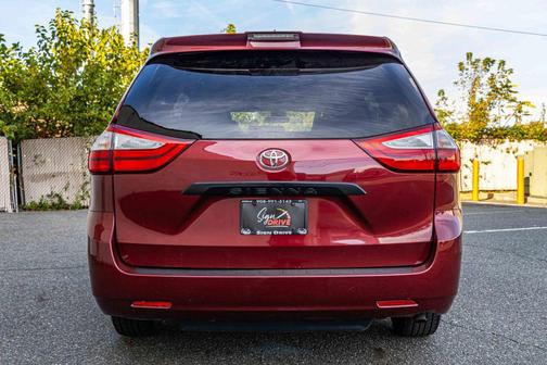 2019 Toyota Sienna SE