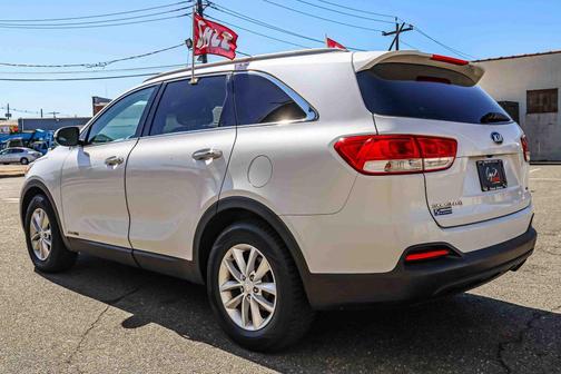 Snow White Pearl 2017 Kia Sorento LX