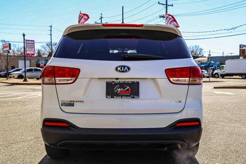 Snow White Pearl 2017 Kia Sorento LX