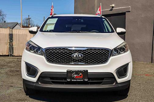 Snow White Pearl 2017 Kia Sorento LX
