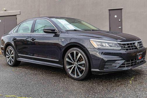Deep Black Pearl 2017 Volkswagen Passat 1.8T R-Line w/Comfort