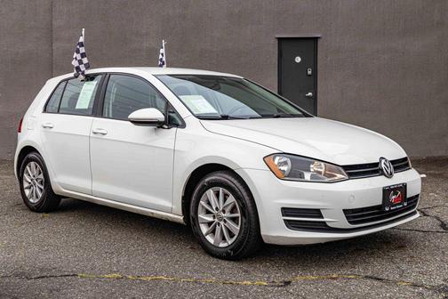 2017 Volkswagen Golf TSI S 4-Door