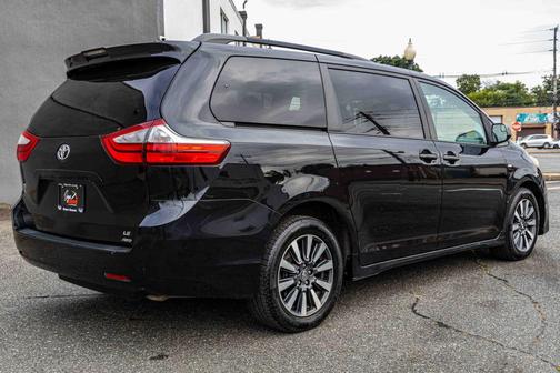 2018 Toyota Sienna LE