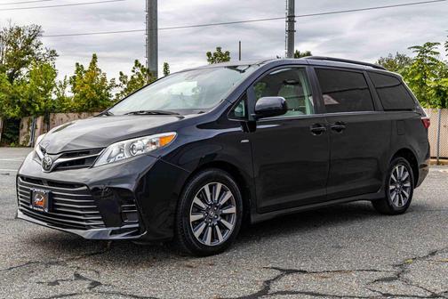 2018 Toyota Sienna LE