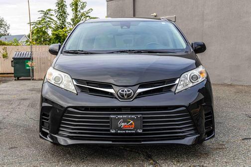 2018 Toyota Sienna LE