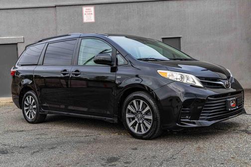 2018 Toyota Sienna LE