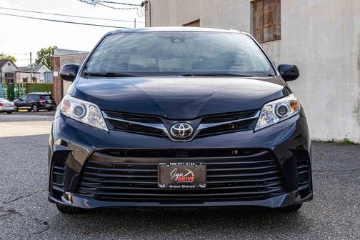 2020 Toyota Sienna LE