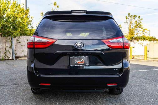 2020 Toyota Sienna LE