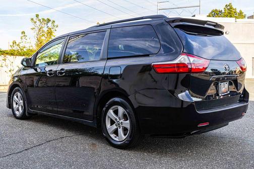 2020 Toyota Sienna LE