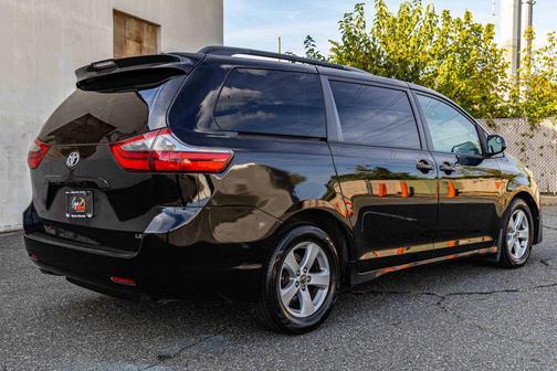 2020 Toyota Sienna LE