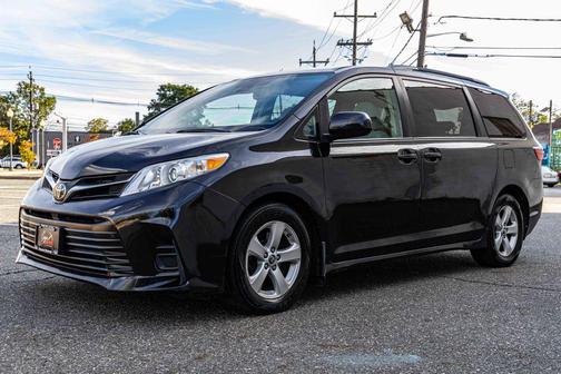 2020 Toyota Sienna LE