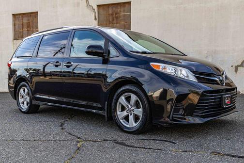 2020 Toyota Sienna LE