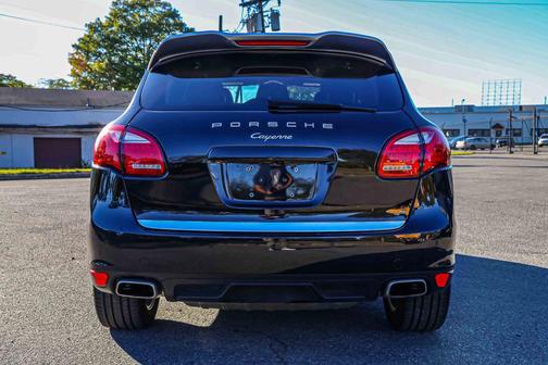 2014 Porsche Cayenne Platinum Edition