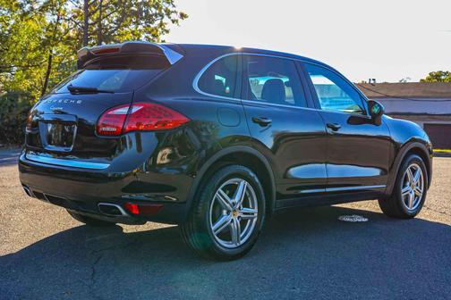 2014 Porsche Cayenne Platinum Edition