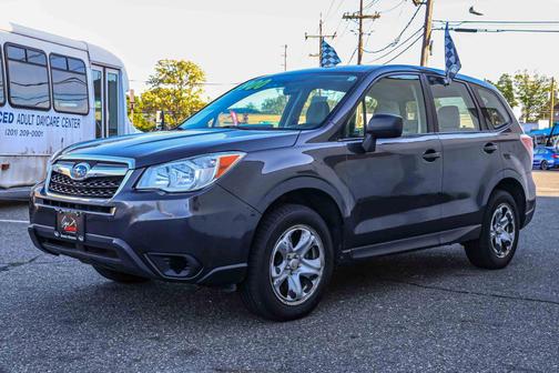 Dark Gray Metallic 2016 Subaru Forester 2.5i
