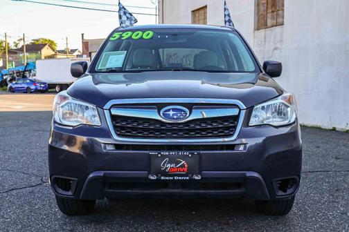 Dark Gray Metallic 2016 Subaru Forester 2.5i