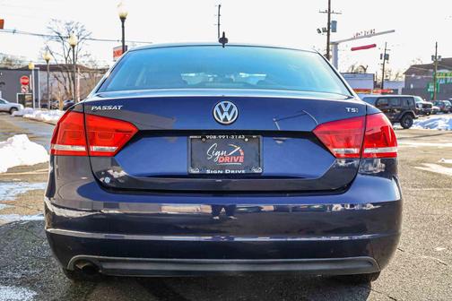 2015 Volkswagen Passat 1.8T S