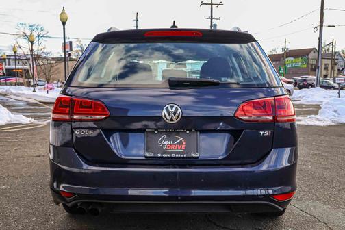 2016 Volkswagen Golf SportWagen TSI S 4-Door