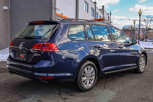 2016 Volkswagen Golf SportWagen TSI S 4-Door