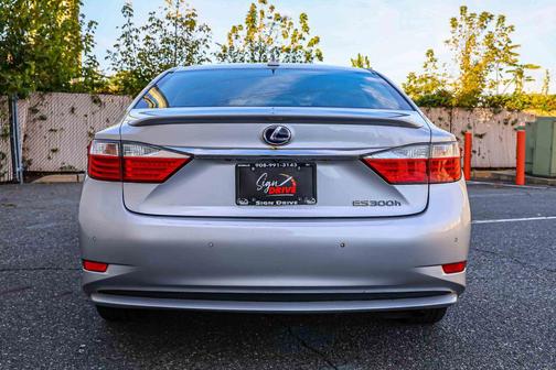 2014 Lexus ES 300h Base