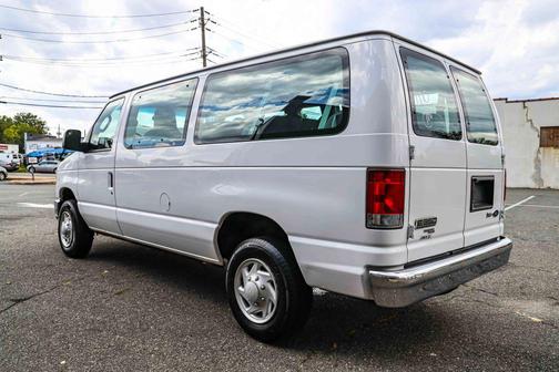 2013 Ford E350 Super Duty XLT